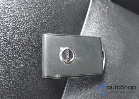 2018 Volvo Xc90 T5 Momentum z USA, uszkodzony, nr VIN YV4102PK7J1355909